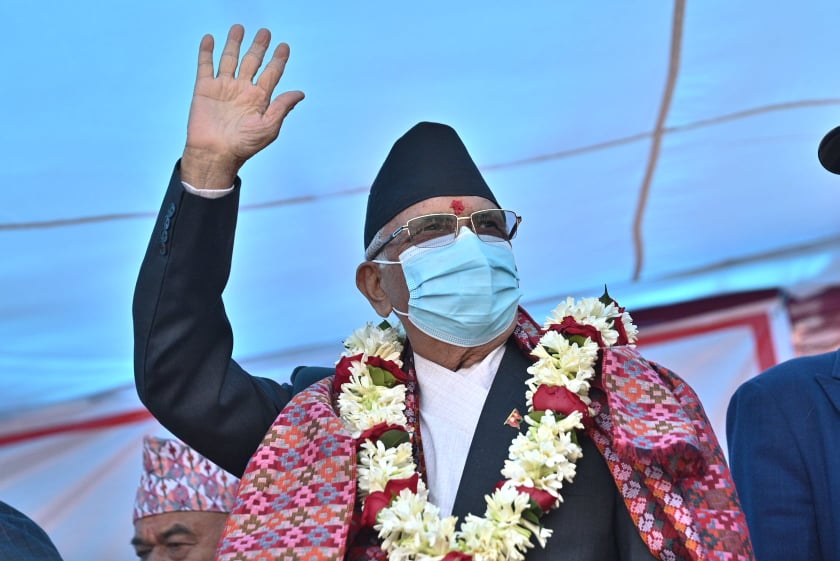 एकैदिन ६ चुनावी सभा भ्याएका ओली एमालेका एक्लो प्रचारक, उत्तराधिकारी स्थापित गर्न नचाहेकै हुन् ?